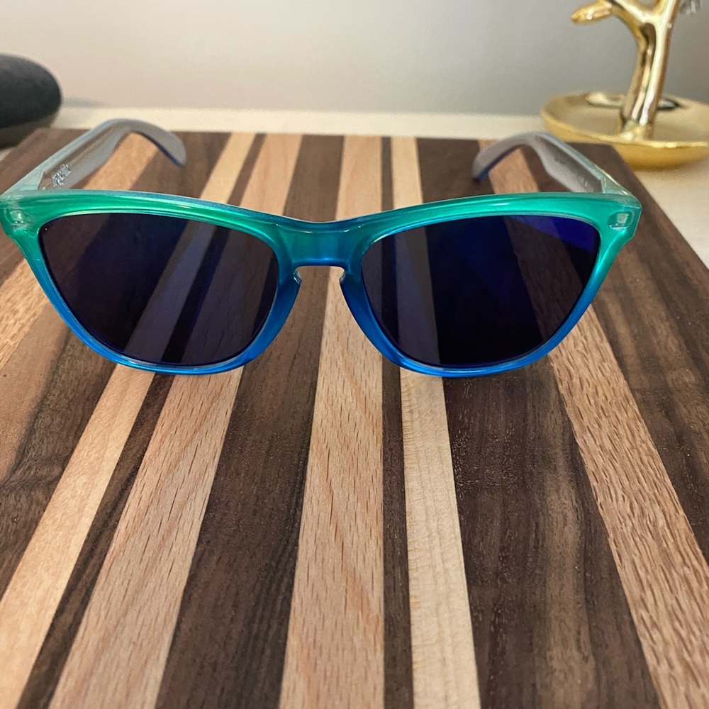 Oakley Frogskin Glasses Like new